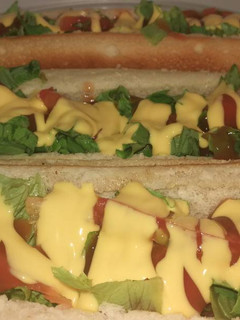 Una foto de Súper Perros Calientes Hot Dogs Cheddar Sauce