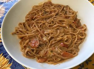 Une photo de Linguines rouges au bouillon de moules, tomates, mascarpone et Gorgonzola