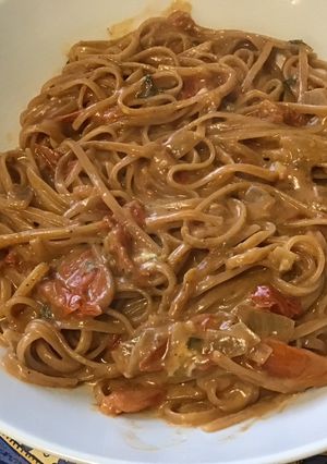 Une photo de Linguines rouges au bouillon de moules, tomates, mascarpone et Gorgonzola