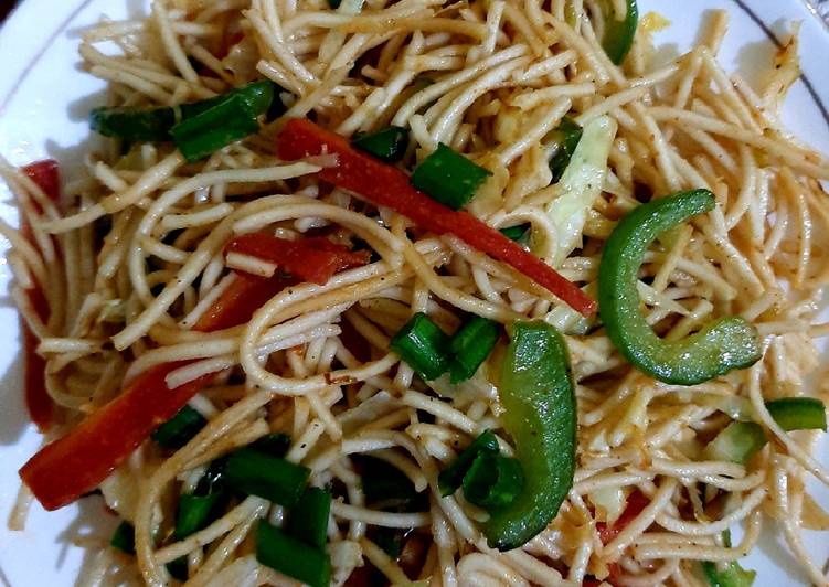 हक्का नूडल्स (Hakka noodles recipe in hindi) रेसिपी बनाने की विधि in