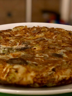 Una foto de Tortilla de brócoli y champiñones