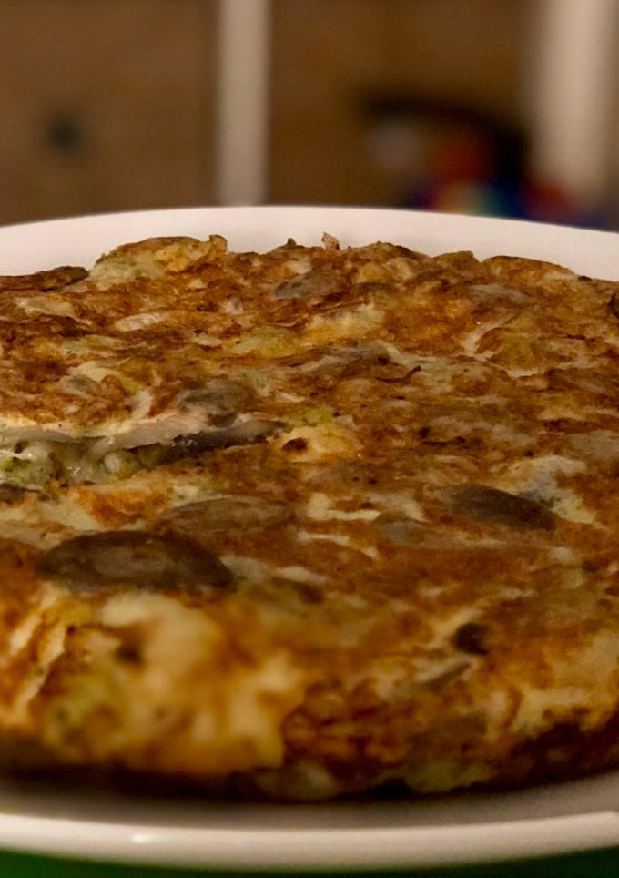 Una foto de Tortilla de brócoli y champiñones