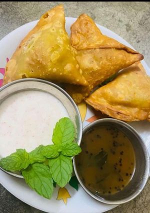 आलू समोसा(aloo samosa recipe in hindi) रेसिपी मुख्य फोटो