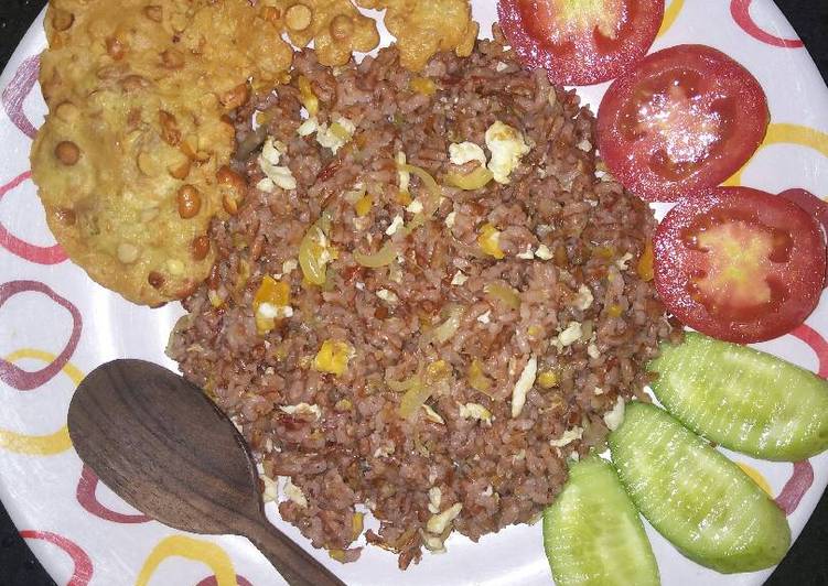 Resep Nasi Goreng beras merah telur asin yang Bikin Ngiler