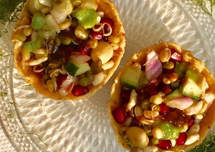 Sprouts bhel in healthy baskets