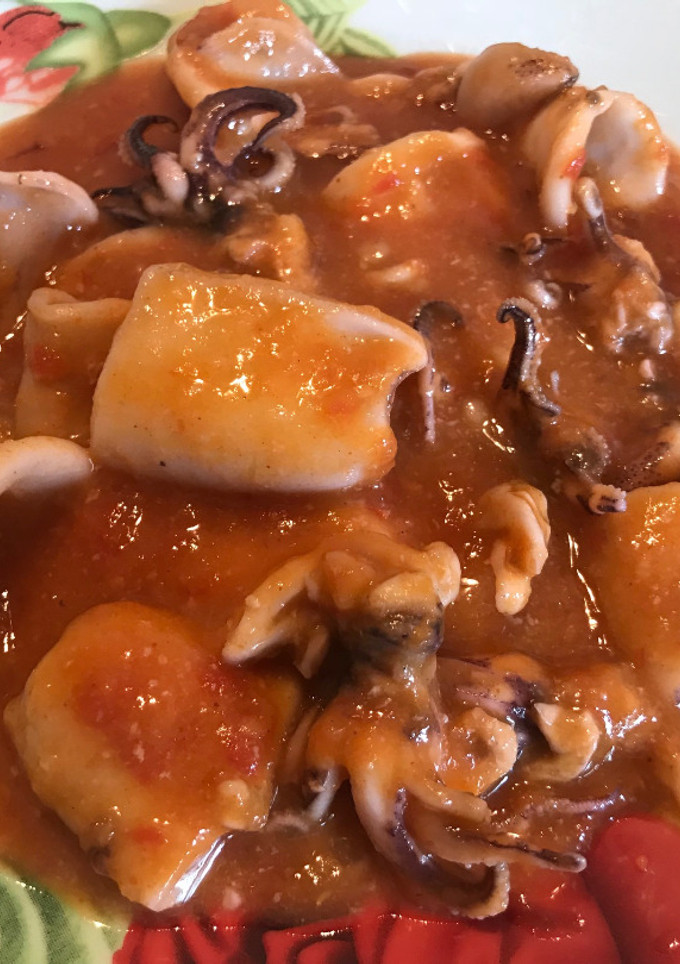 Una foto de Calamares en salsa americana