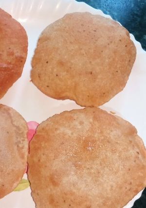 अजवाइन की पूरी (ajwain ki poori recipe in Hindi) रेसिपी मुख्य फोटो
