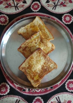 A picture of French toast.