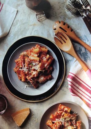 A picture of Cheesy Spinach and Mozzarella Rigatoni.