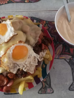 Una foto de Chorrillana con mayo casera