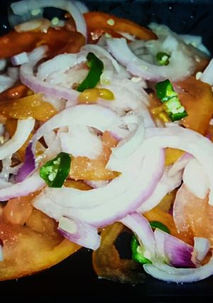 प्याज और टमाटर का कचुम्बर रेसिपी मुख्य फोटो