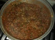 Una foto de salsa para pastas con salsa de tomate