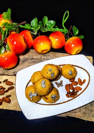 A picture of Besan K Laddu.