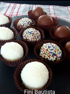 Una foto de Trufas de coco y leche condensada(navidad)