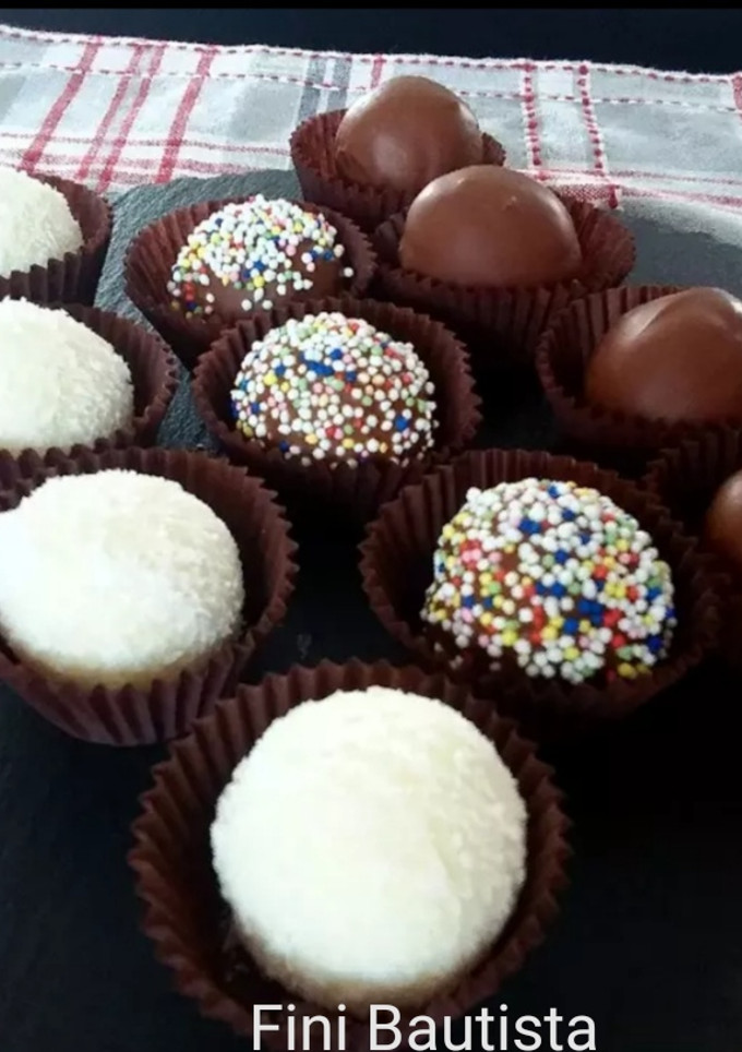 Una foto de Trufas de coco y leche condensada(navidad)