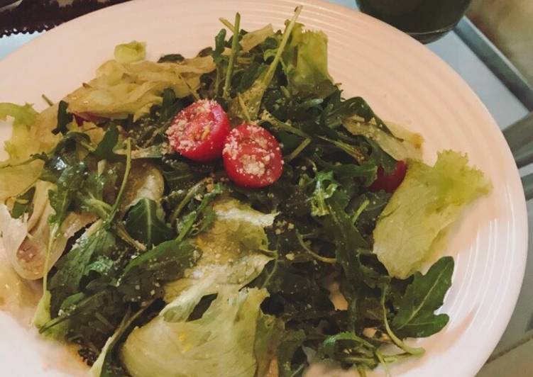 Bagaimana Membuat Salad with balsamic vinaigrette Anti Gagal