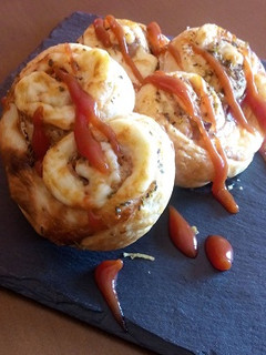 Una foto de Palmeritas de jamón y queso