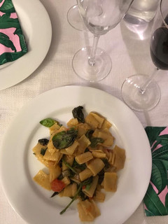 Una foto de Pastas caprese