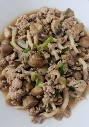 รูปของ ผัดเห็ดใส่หมูสับ