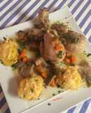 Jamoncitos de pollo con setas y verduras a la cerveza