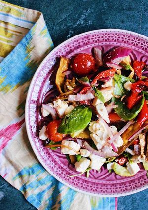 A picture of Salad with baked eggplant and red pepper, with feta cheese 🥗 🍆.
