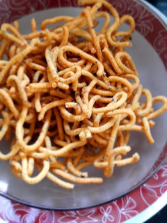 காராசேவ்(karasev recipe in tamil) செய்முறை முக்கிய புகைப்படம்