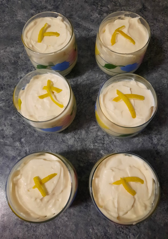 Una foto de Mousse de limón 🍋 (con leche condensada)