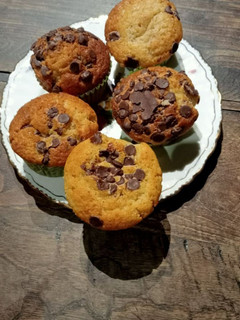 Una foto de ☕ Muffins con chips de chocolate 🍫