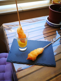Una foto de Crujiente de gamba roja con dip de mango