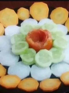 तिरंगा सलाद(tiranga salad recipe in hindi) रेसिपी मुख्य फोटो