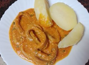 Foto principal de Calamares en salsa con papas cocidas