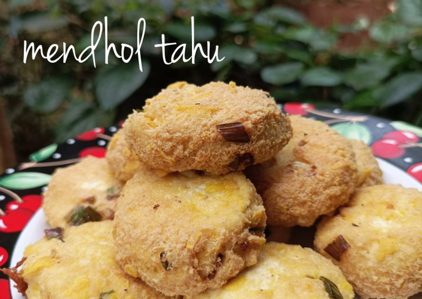 Mendhol tahu