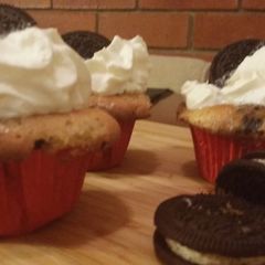 A picture of Cookies and cream cupcakes.