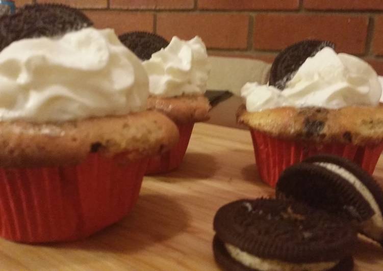 Step-by-Step Guide to Prepare Award-winning Cookies and cream cupcakes