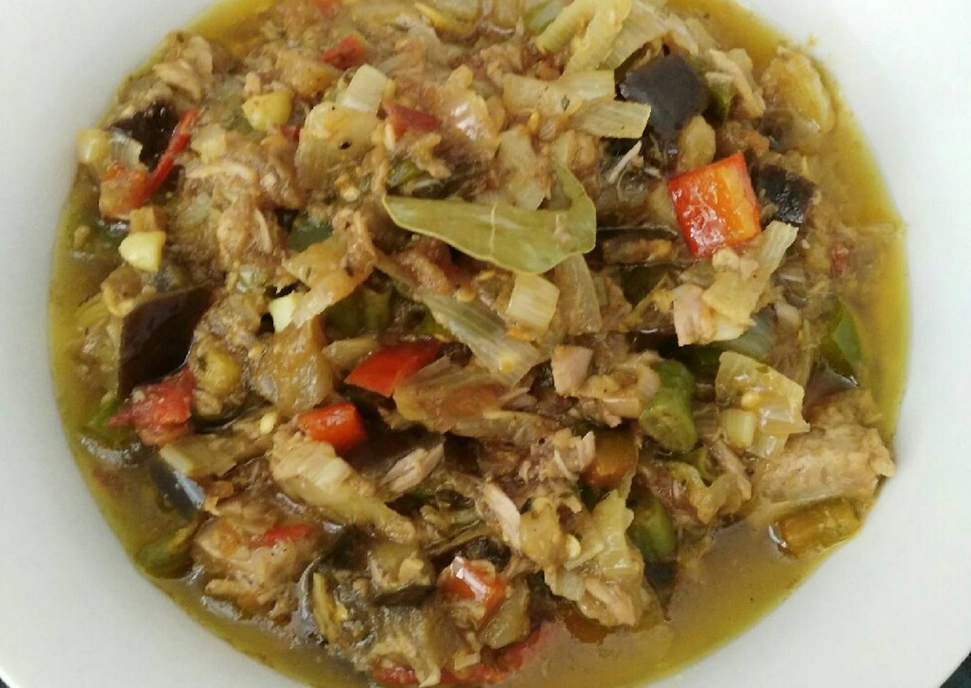 Pisto de atún con berenjena al curry