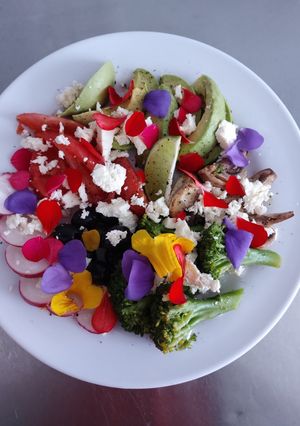 Una foto de Ensalada multicolor🌹🏵️🌺