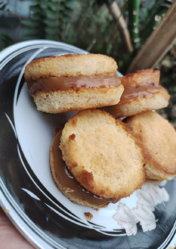 Una foto de Alfajores de coco ✨