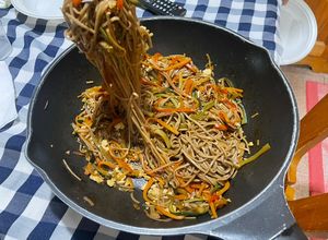 Foto di Soba noodles alle verdure 🌶 🧅🥕🏳️‍🌈☮️🇺🇦