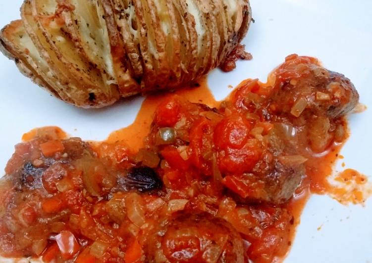 Steps to Prepare Any-night-of-the-week Papas hasselback y albóndigas con salsa a la portuguesa