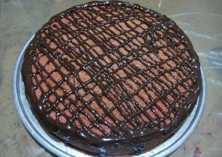 Bolu nutrijel stroberi toping coklat