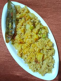 बटाटे भात (Batate Bhat Recipe In Marathi) रेसिपी चे मुख्य फोटो