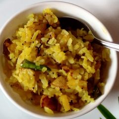 A picture of Aloo Poha.