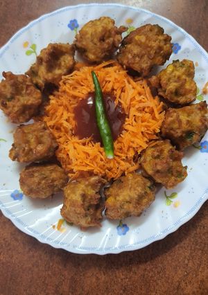 સ્વીટ કોર્ન ભજીયા(sweet corn bhajiya recipe in Gujarati) રેસીપી મુખ્ય ફોટો