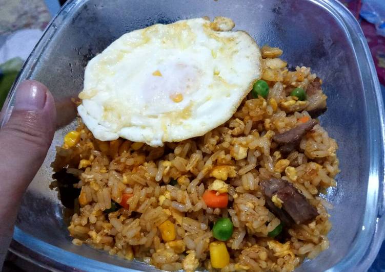 Langkah Mudah untuk Menyiapkan Nasi goreng rendang yang Bikin Ngiler