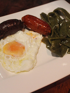 Una foto de Judías verdes con chorizo y morcilla