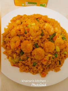 Quick prawns and vegetables couscous ainihin hoton girkin
