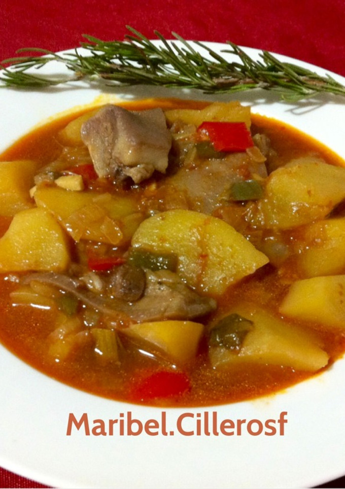Una foto de Patatas guisadas con careta de cerdo