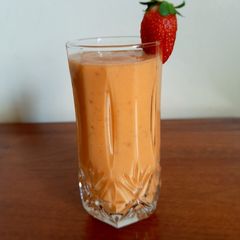 A picture of Papaya banana smoothie.
