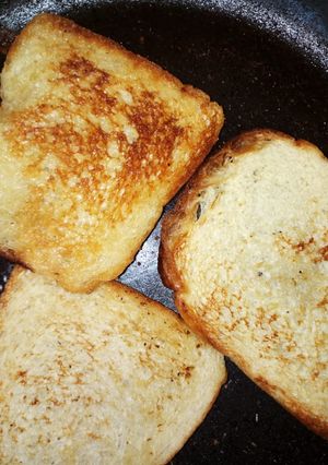 A picture of Toasted bread.