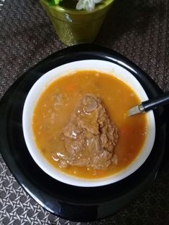 صورة لوصفة عدس احمر بلحم 🍜